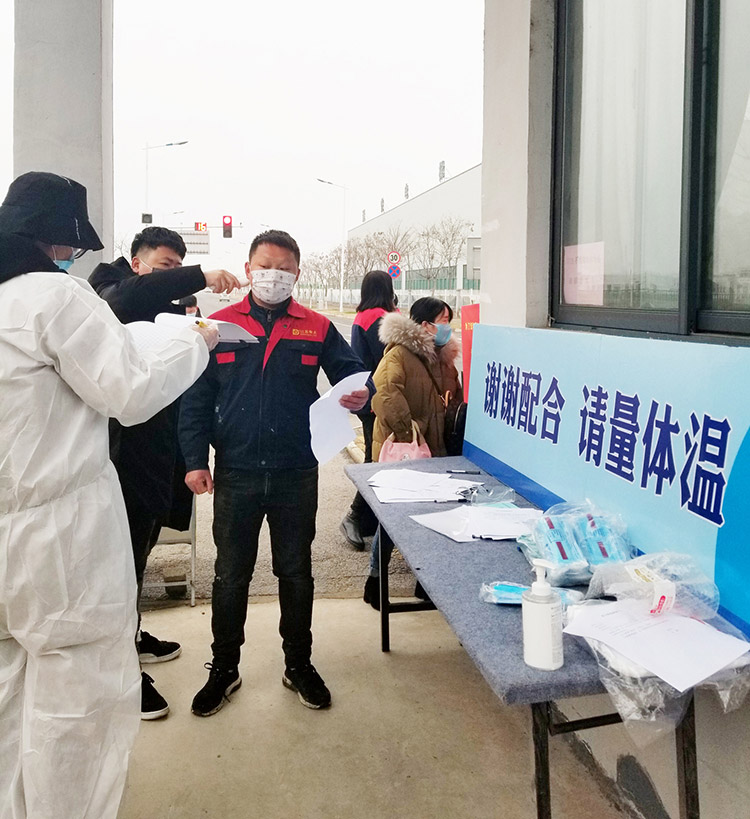 復(fù)工加防疫，榮大候車亭兩不誤配圖一