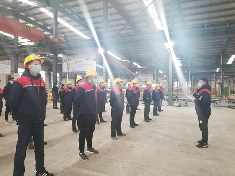 復(fù)工加防疫，榮大候車亭兩不誤配圖三